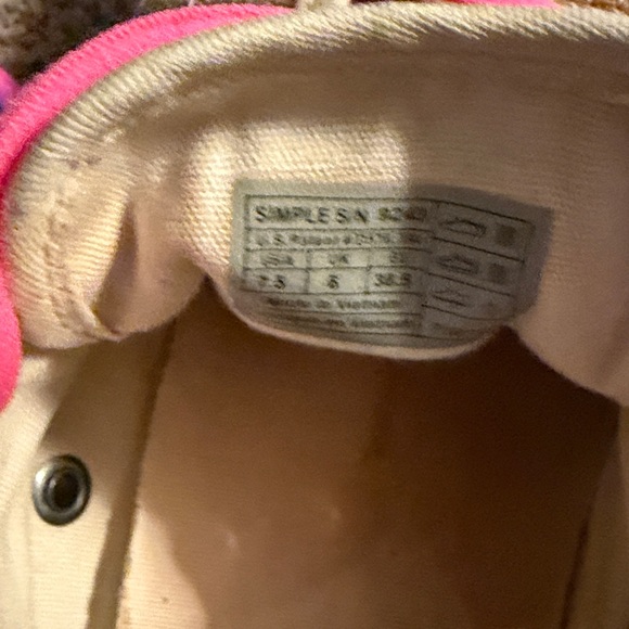 Simple Tan Canvas Shoes with Pink Laces size 7.5 - Picture 5 of 5
